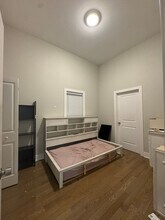 2421 N Clybourn Ave in Chicago, IL - Foto de edificio - Building Photo