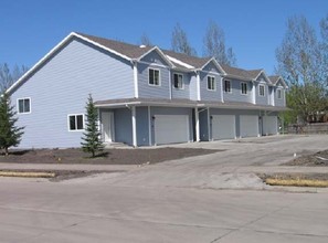 Bishops Boulevard Townhomes in Fargo, ND - Building Photo - Building Photo