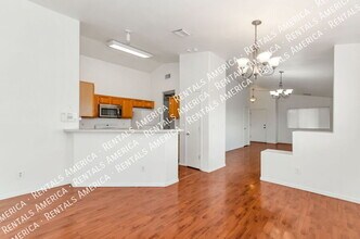 1202 N Thunder Ridge Dr in Tucson, AZ - Foto de edificio - Building Photo