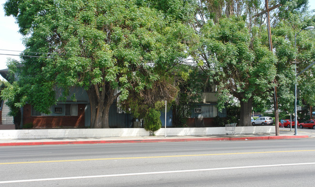 6600 Woodman Ave in Van Nuys, CA - Building Photo - Building Photo