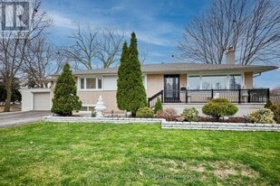 43 Meadowacres Dr in Toronto, ON - Building Photo
