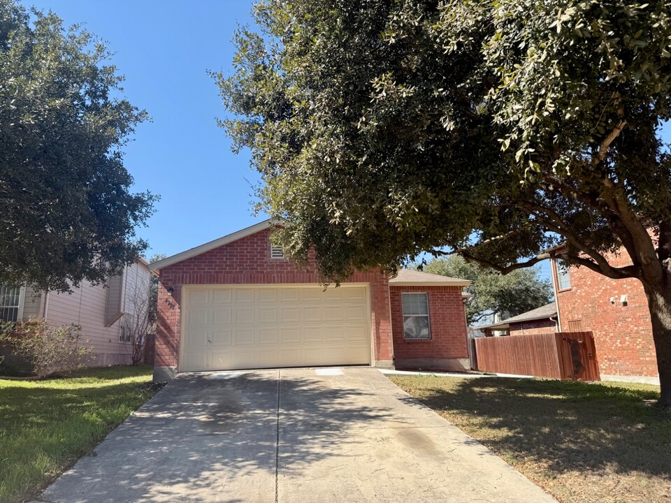 4931 Muddy Bay in San Antonio, TX - Building Photo