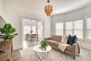 315-317-317 NE Beech St in Portland, OR - Building Photo