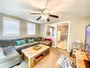 256 Southern Artery, Unit 1 in Quincy, MA - Building Photo - Building Photo