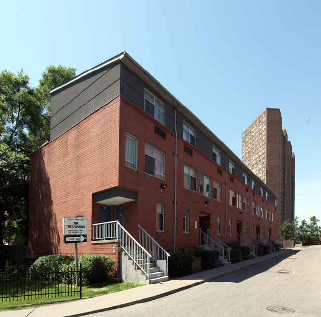 Perth Avenue Apartments in Toronto, ON - Building Photo - Building Photo