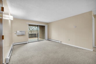 38 Rambling Brook Ln in Glastonbury, CT - Building Photo - Building Photo