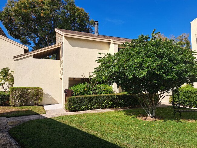 4152 Pine Lake Ln in Tampa, FL - Building Photo - Building Photo