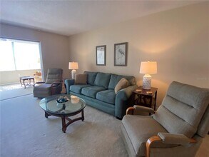 5575 Gulf Blvd in St Pete Beach, FL - Foto de edificio - Building Photo