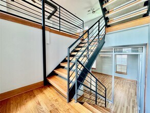 504 Anita St in Houston, TX - Foto de edificio - Building Photo