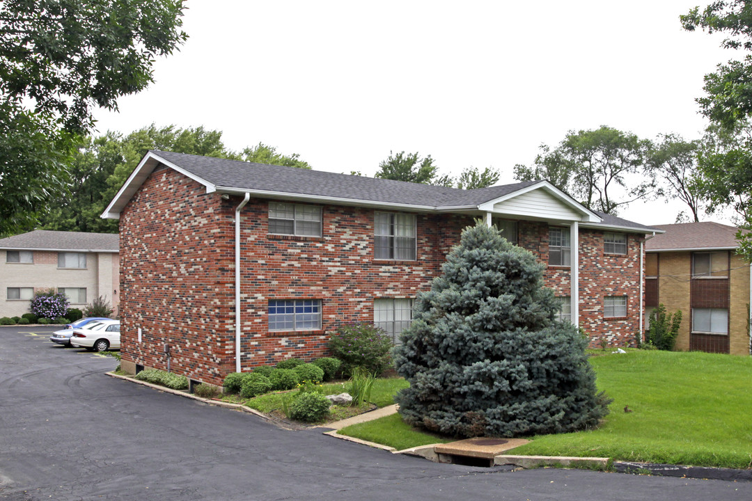 Shirley Gardens in St. Louis, MO - Building Photo