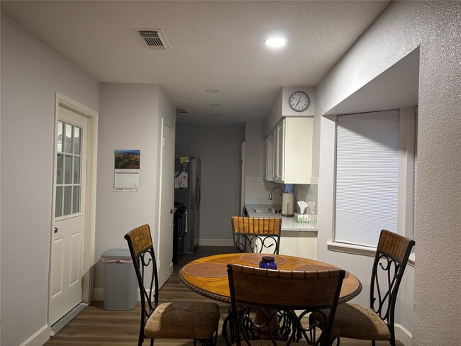 2112 Sierra Dr in Kemah, TX - Foto de edificio - Building Photo