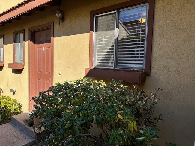 property at 727 E Tujunga Ave