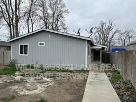 801 Kerr Ave in Modesto, CA - Building Photo