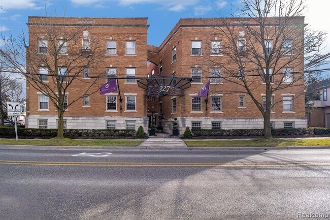 327 Southfield Rd in Birmingham, MI - Building Photo - Building Photo