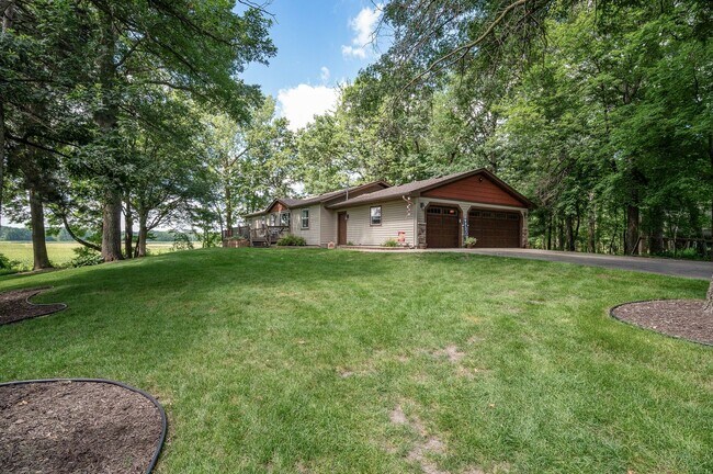 17667 Oakland Dr NE in Ham Lake, MN - Building Photo - Building Photo