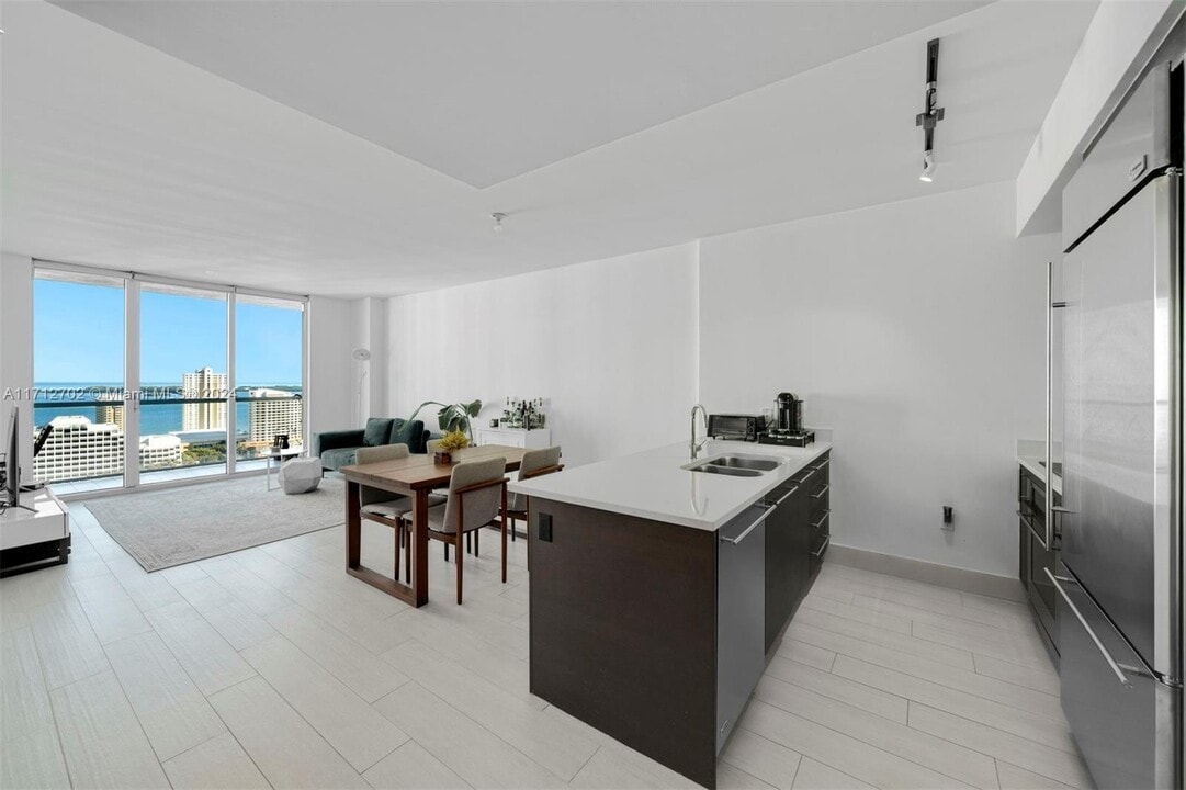 500 Brickell Ave, Unit 2800 in Miami, FL - Foto de edificio