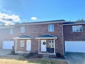 135 Meredith Cir in Gray, TN - Building Photo