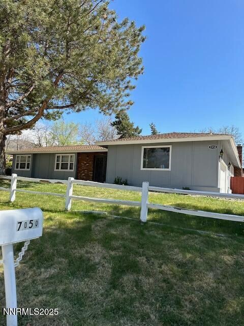 7050 Pembroke Dr in Reno, NV - Building Photo