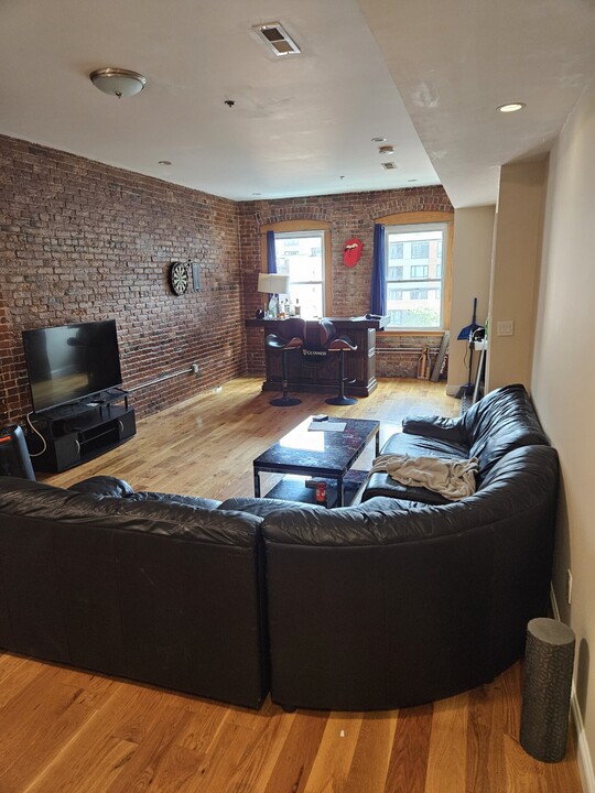 254 Friend St, Unit 5 in Boston, MA - Building Photo