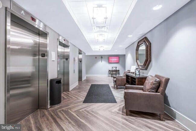 5300 Holmes Ln in Alexandria, VA - Building Photo - Building Photo