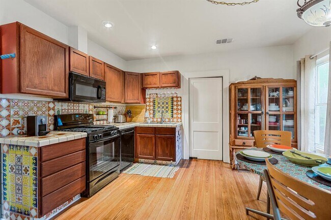 property at 2834 Pearl St
