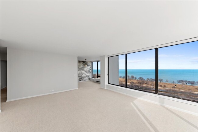 5445 N Sheridan Rd, Unit 1912 in Chicago, IL - Building Photo - Building Photo