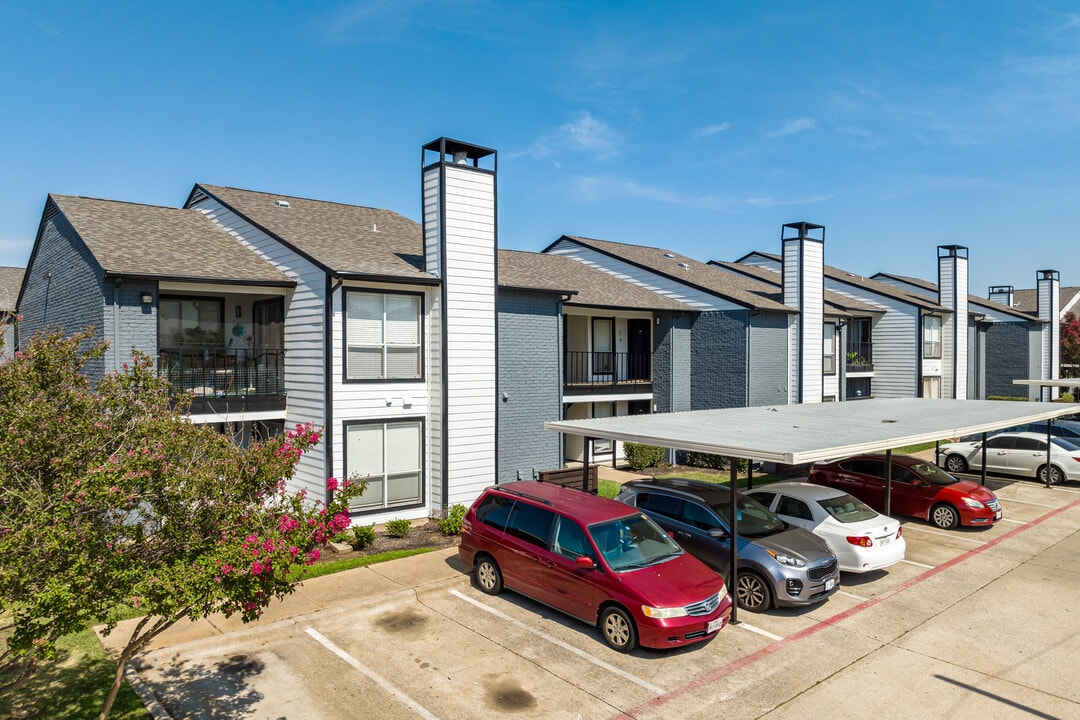 Wimbledon in Lewisville, TX - Foto de edificio