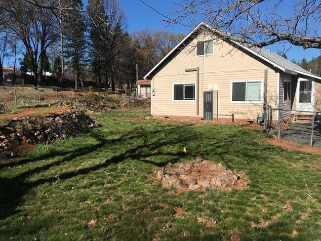 7236 Clark Rd in Paradise, CA - Building Photo - Building Photo