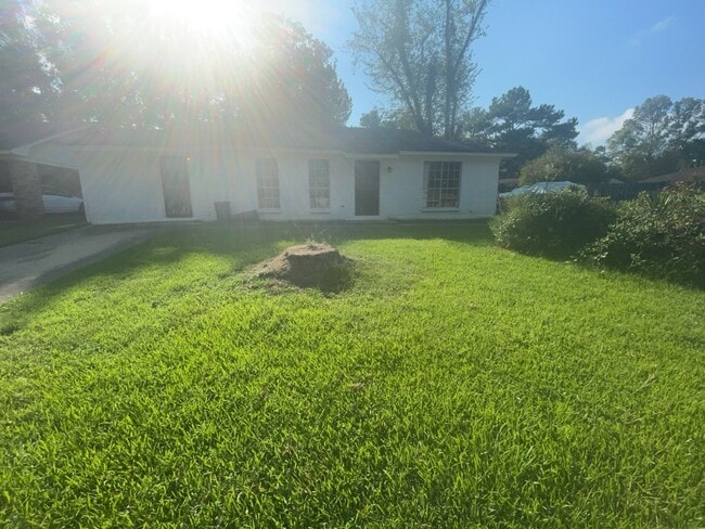 327 Grover Cleveland Cir in Jackson, MS - Building Photo - Building Photo