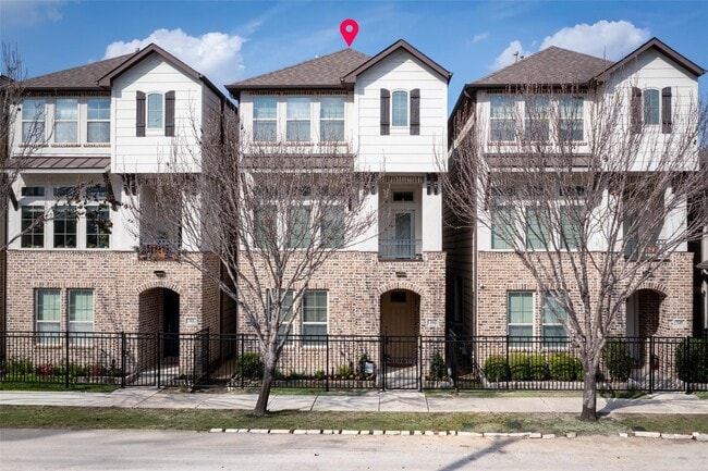 351 W 26th St