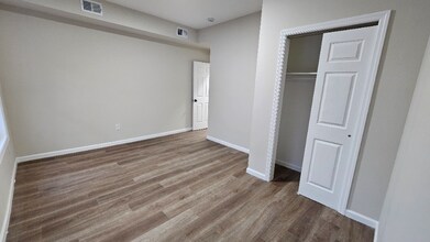 30 Oak St in Paterson, NJ - Foto de edificio - Building Photo