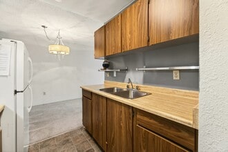 1600 Dufferin Crescent in Nanaimo, BC - Building Photo - Building Photo