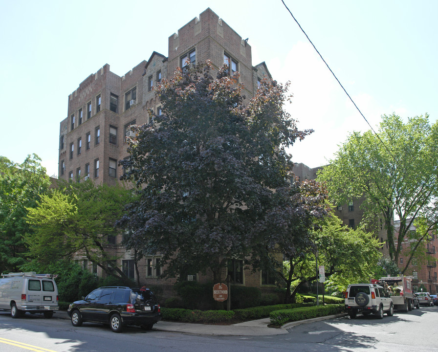 The Brentwood Condominiums in White Plains, NY - Building Photo