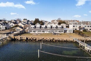 17 Hancox St in Stonington, CT - Building Photo