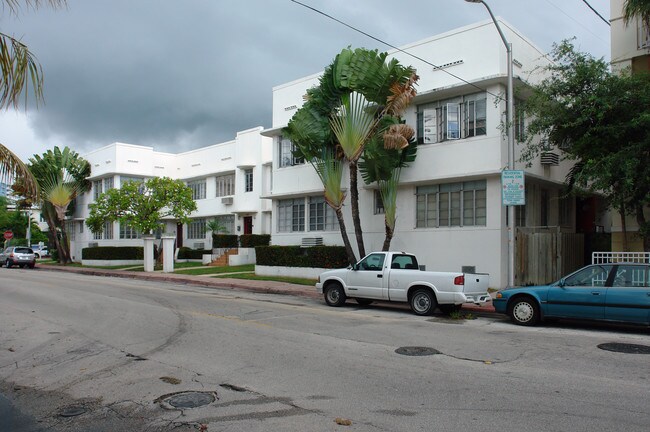 10418 8th St in Miami Beach, FL - Building Photo - Building Photo