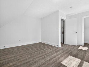 425 Medford St, Unit 3 in Somerville, MA - Building Photo - Building Photo