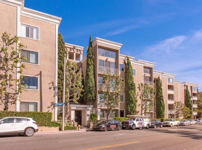 8455 Fountain Ave in West Hollywood, CA - Building Photo - Building Photo