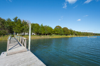 53 Coves End Ln in Sag Harbor, NY - Building Photo - Building Photo