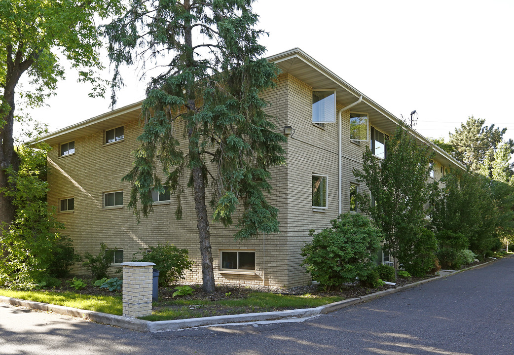 Highland Terrace Apartments in St. Paul, MN - Building Photo