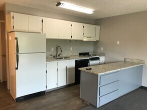 1565 NW Wall St in Bend, OR - Building Photo - Building Photo