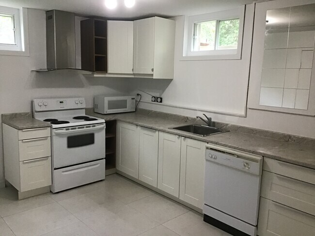 883 Paradis Rue in Québec, QC - Building Photo - Building Photo