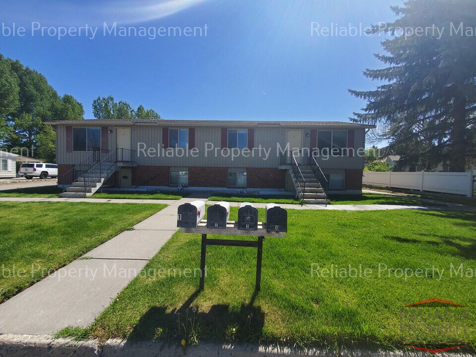 122 N 4th E, Unit 4 in Rexburg, ID - Building Photo