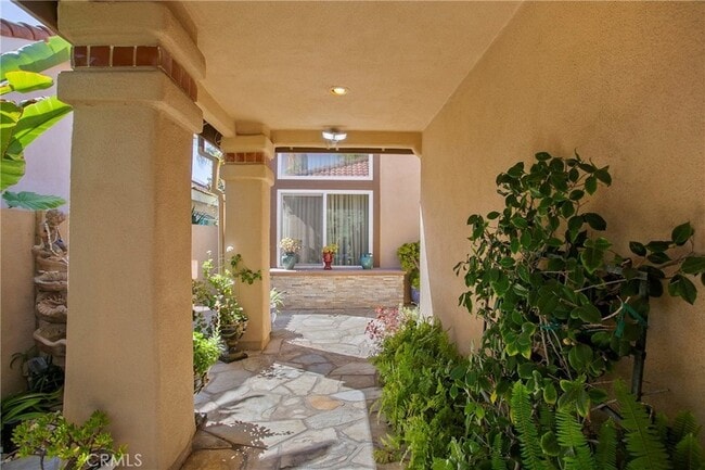 28921 Via Pasatiempo in Laguna Niguel, CA - Foto de edificio - Building Photo