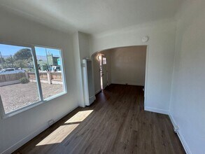 344-350 N Ventura Ave in Ventura, CA - Building Photo - Building Photo