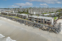 999 N Pacific St in Oceanside, CA - Foto de edificio - Building Photo