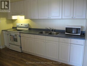 898 Elmsmere Rd in Ottawa, ON - Building Photo - Building Photo