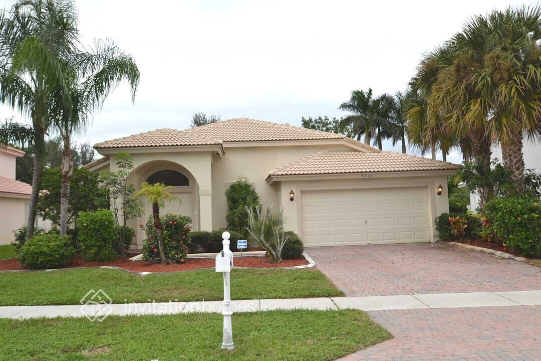4066 Bahia Isle Cir in Wellington, FL - Building Photo