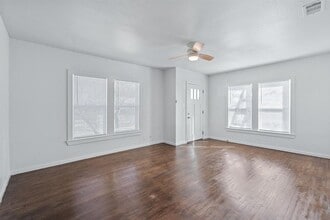 105 Riverside Dr in San Marcos, TX - Building Photo - Building Photo