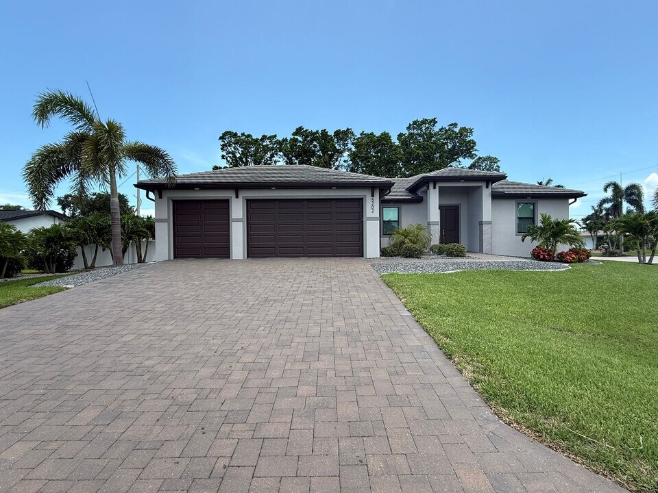 5202 Pocatella Ct in Cape Coral, FL - Building Photo