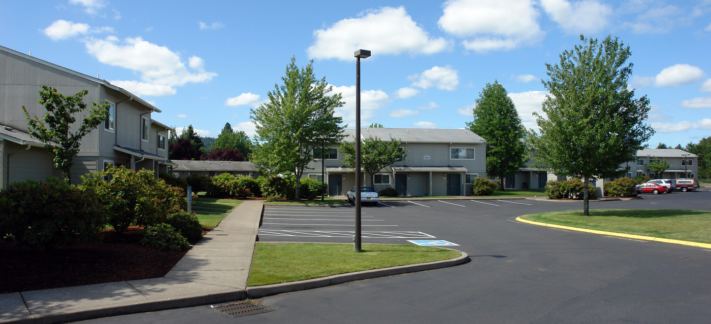 Richardson Bridge Apartments in Eugene, OR - Building Photo